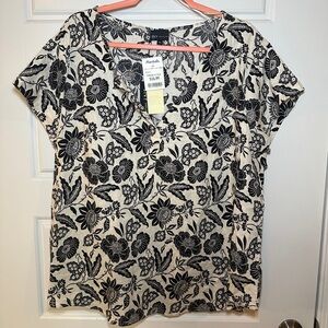 Jones New York Black Floral V-Neck Short Sleeve Top on Cream